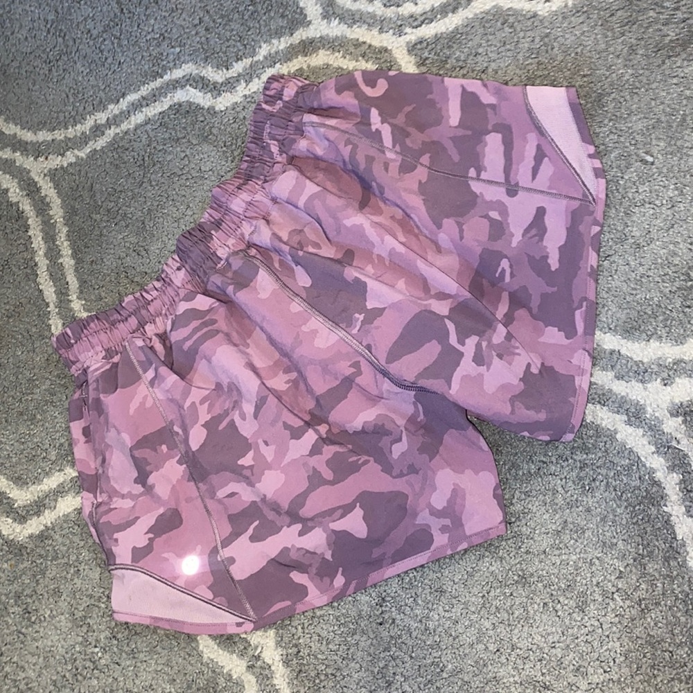 LIKE NEW PINK CAMO LULU LEMON ATHLETIC SHORTS
